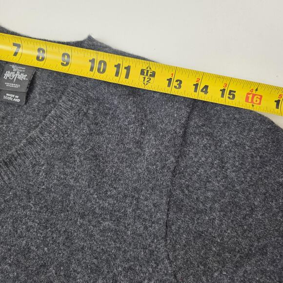 Harry Potter Sweater Mens XS Gray V Neck 100% Lambswool Made in Scotland - Picture 6 of 12